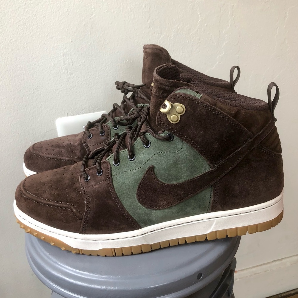 BNIB Men’s Nike Dunk CMFT army olive size 11
